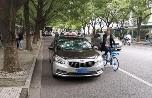 上海出租车司机路边小便你们怎么看